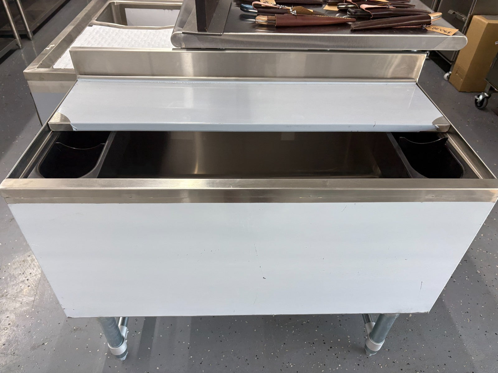 Under Bar Ice Bin w/ 7-Circuit Cold Plate